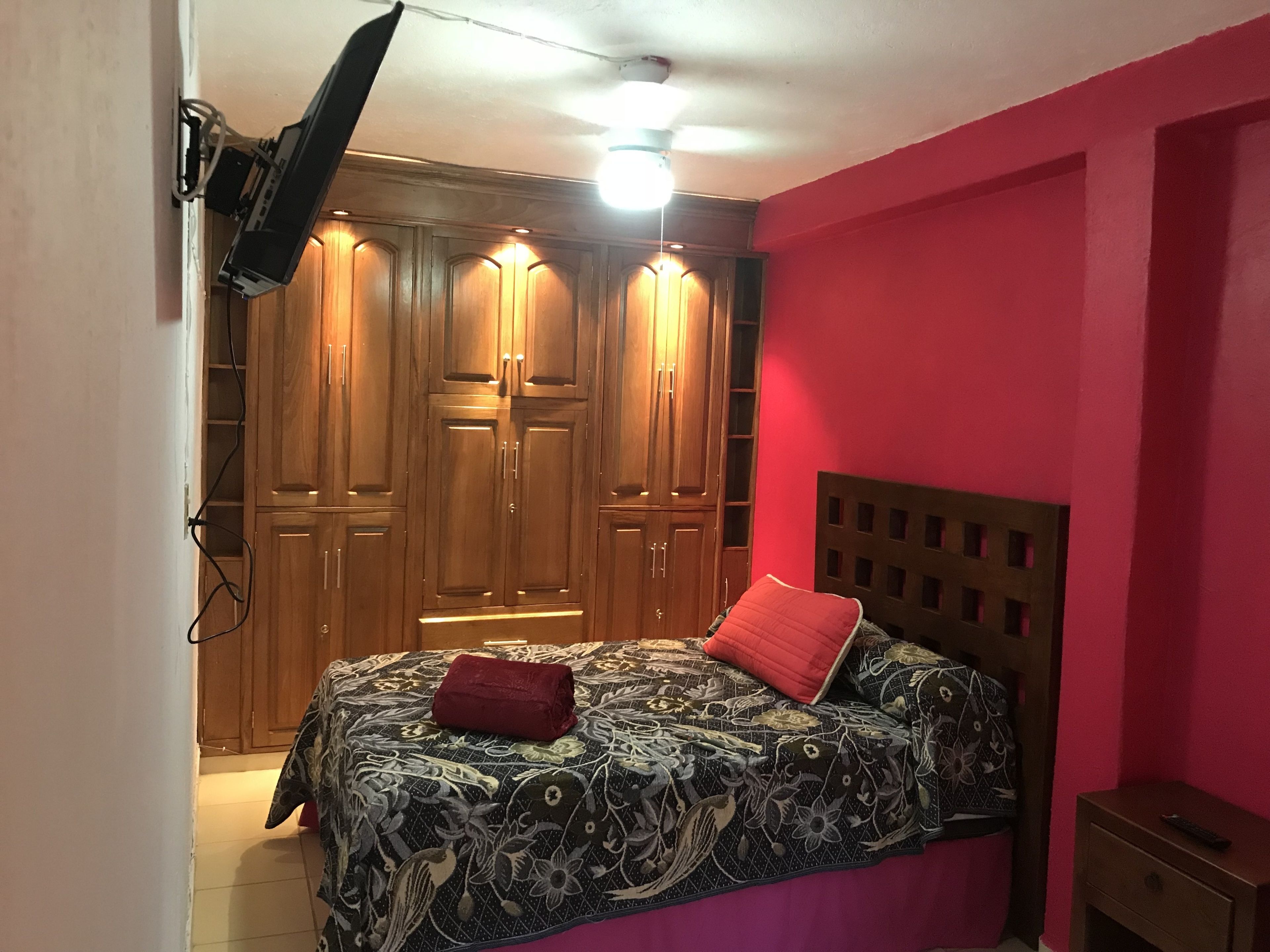 Phòng đơn Economy, 1 giường đôi | Bàn, truy cập Internet không dây miễn phí 