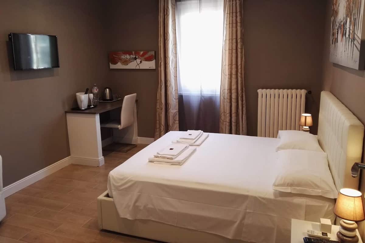 Desk, rollaway beds, free WiFi, bed sheets