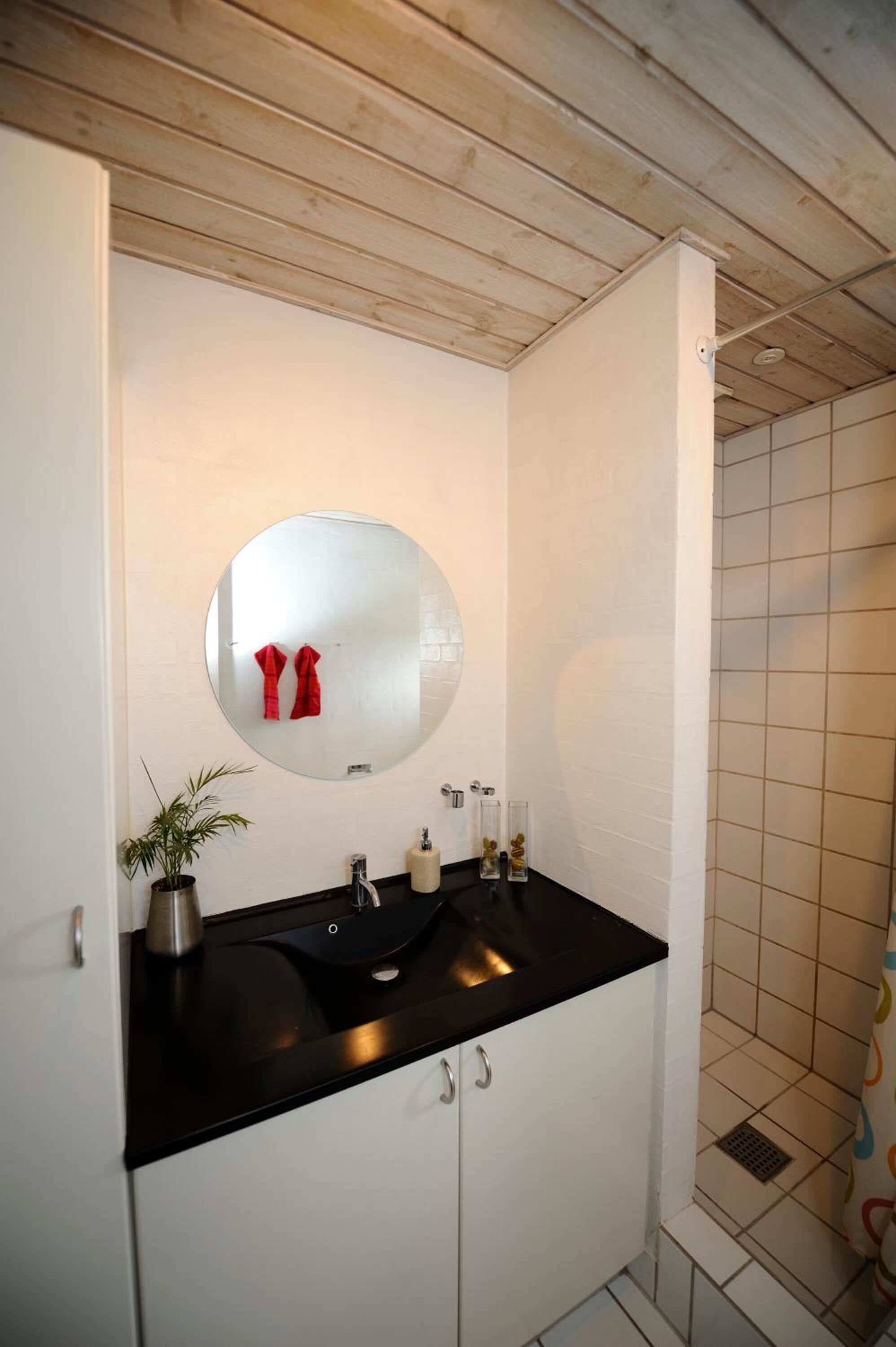 Chuveiro, ducha de hidromassagem, produtos de toalete grátis 
