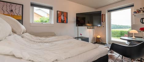 Double Room, 1 King Bed, Shared Bathroom | Premium bedding, rollaway beds, free WiFi, bed sheets