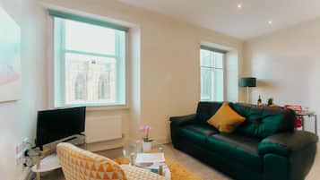 37-inch Smart TV with cable channels, TV