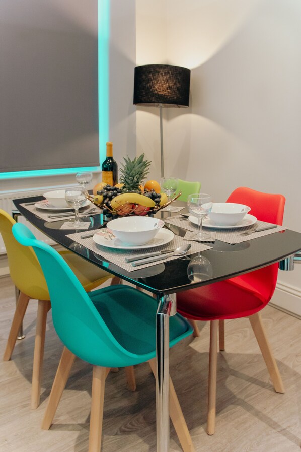 37-inch Smart TV with cable channels, TV