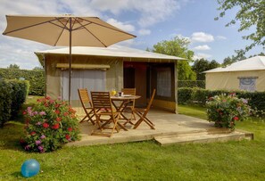 Bungalow, salle de bains commune | Vue de la chambre