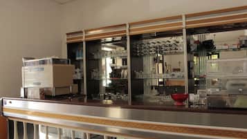Bar (trong khuôn viên)