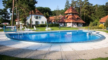 Indoor pool, seasonal outdoor pool, pool loungers