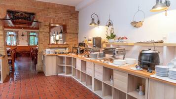 Café da manhã com buffet todos os dias (EUR 10 por pessoa)