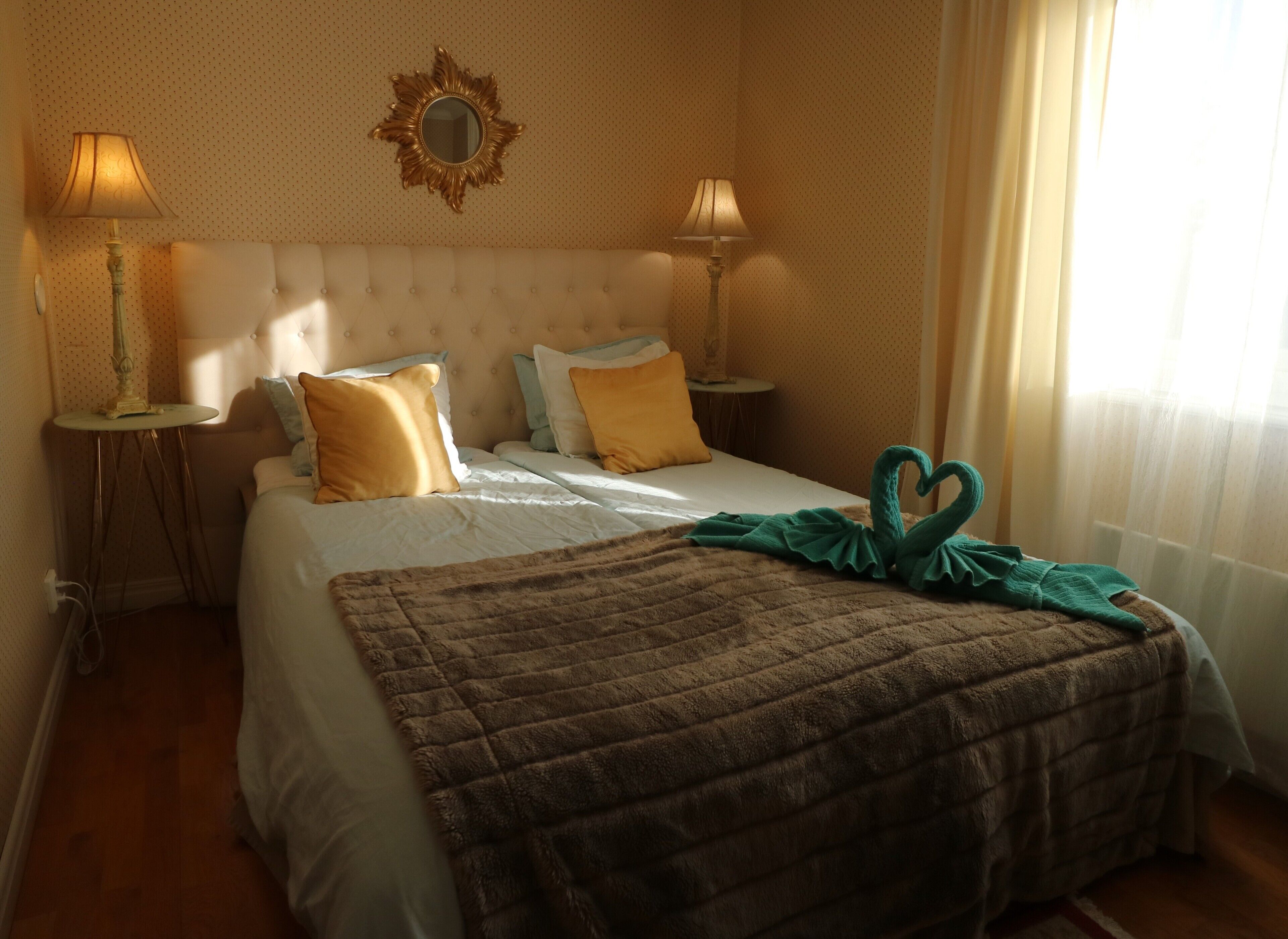 Dobbeltrom – basic | Individuelt dekorert, skrivebord og skrivebord for bærbar PC