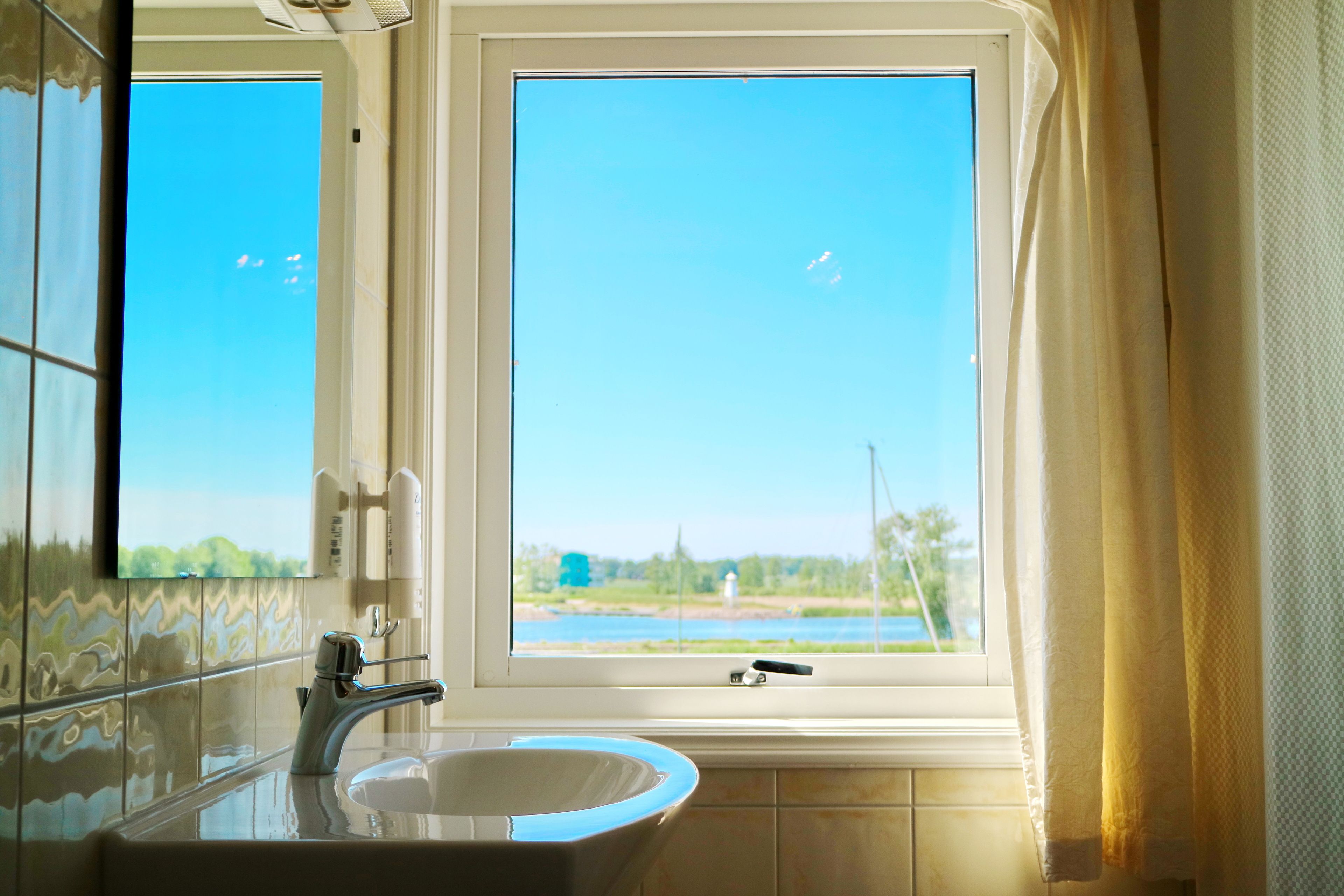 double room | bathroom | shower, free toiletries, hair dryer, towels