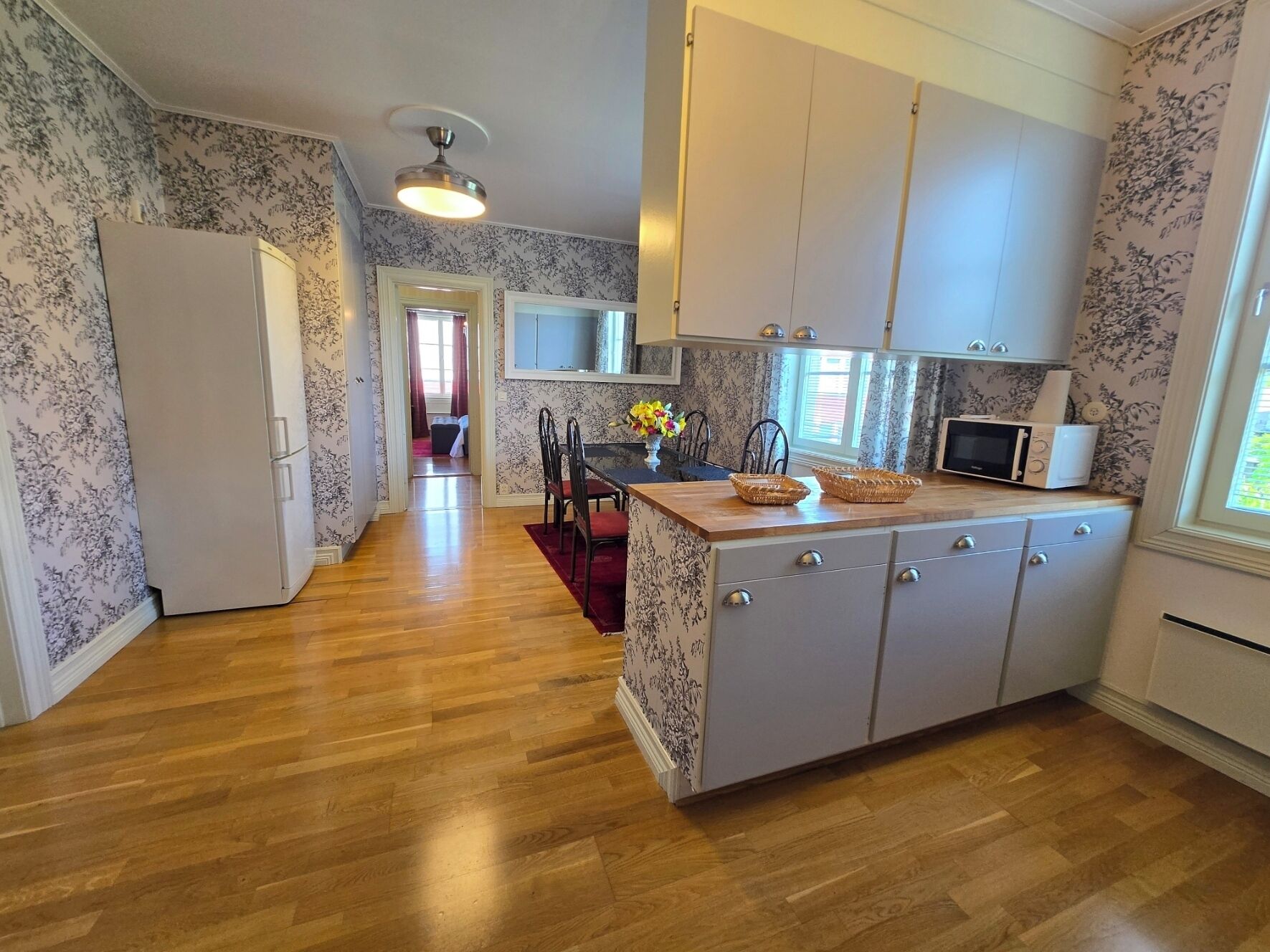 apartment, 2 bedrooms | 1 bedroom, individually decorated, desk, laptop workspace