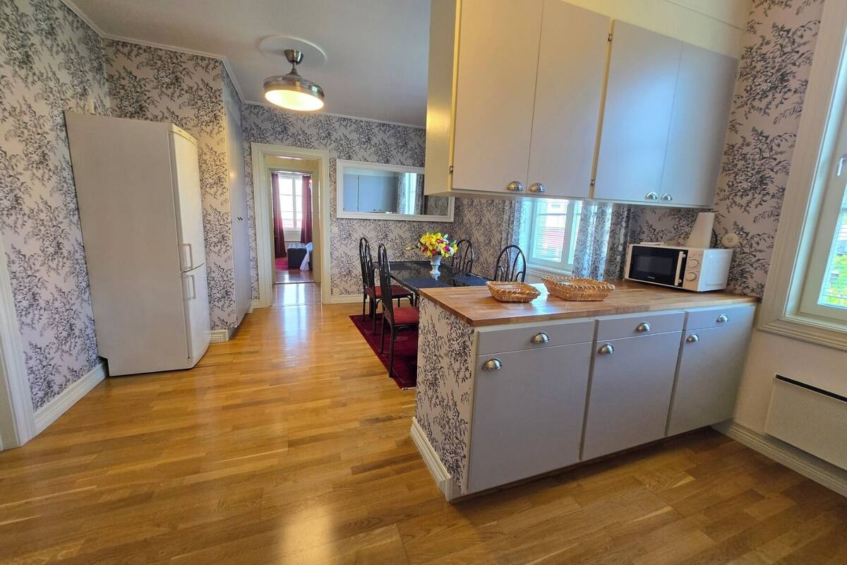 apartment, 2 bedrooms | 1 bedroom, individually decorated, desk, laptop workspace