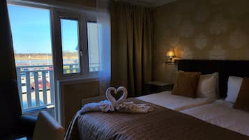1 habitaciĂłn, decoraciĂłn personalizada y escritorio