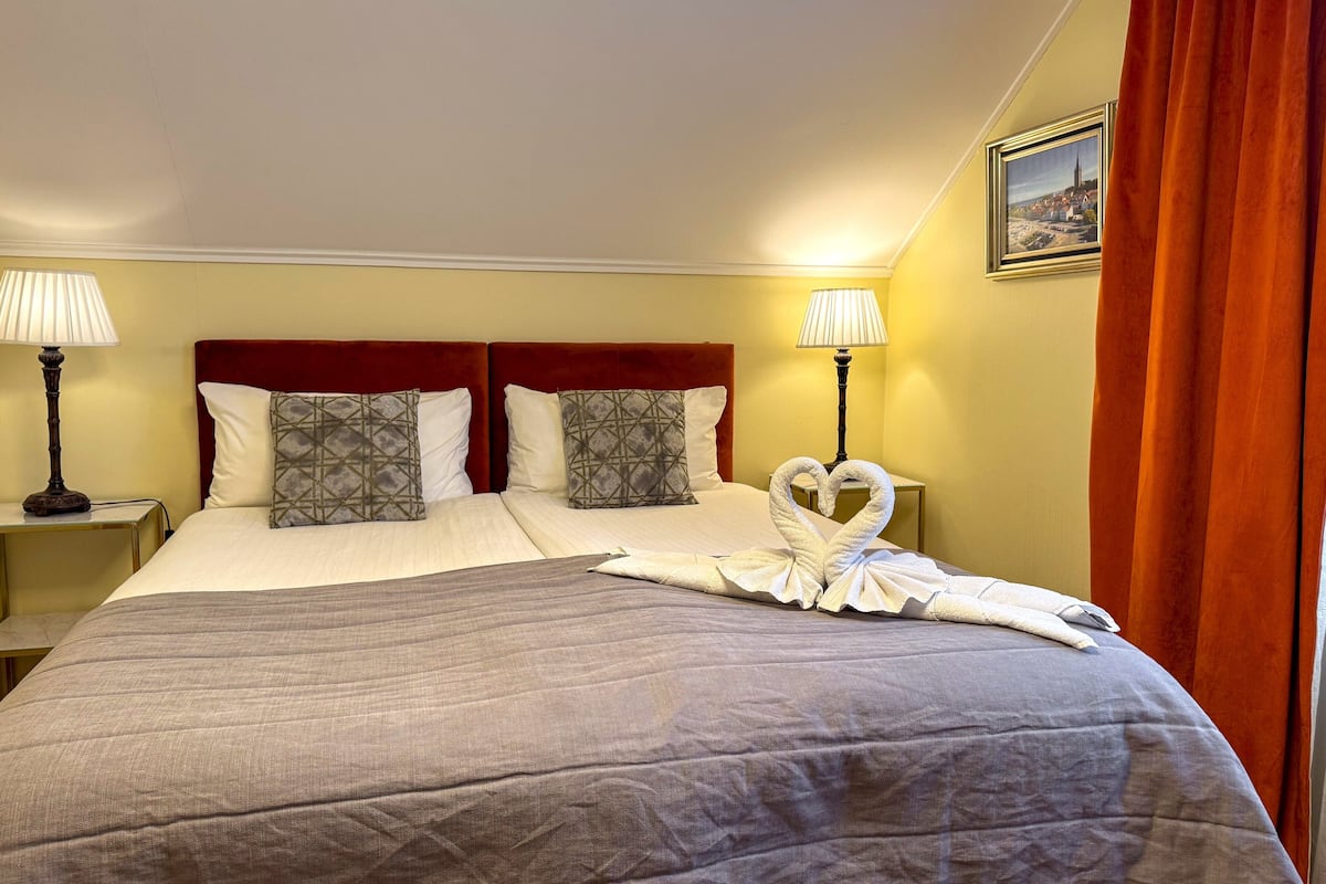 Økonomi-dobbeltrom | Individuelt dekorert, skrivebord og skrivebord for bærbar PC