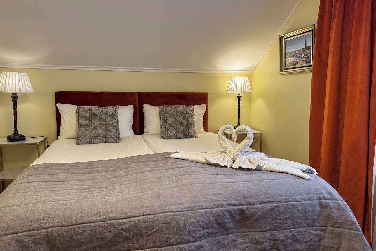 Økonomi-dobbeltrom | Individuelt dekorert, skrivebord og skrivebord for bærbar PC