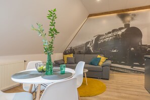 Apartamento de diseño, 1 habitación | Cocina privada | Frigorífico, placa de cocina, cafetera o tetera y hervidor eléctrico