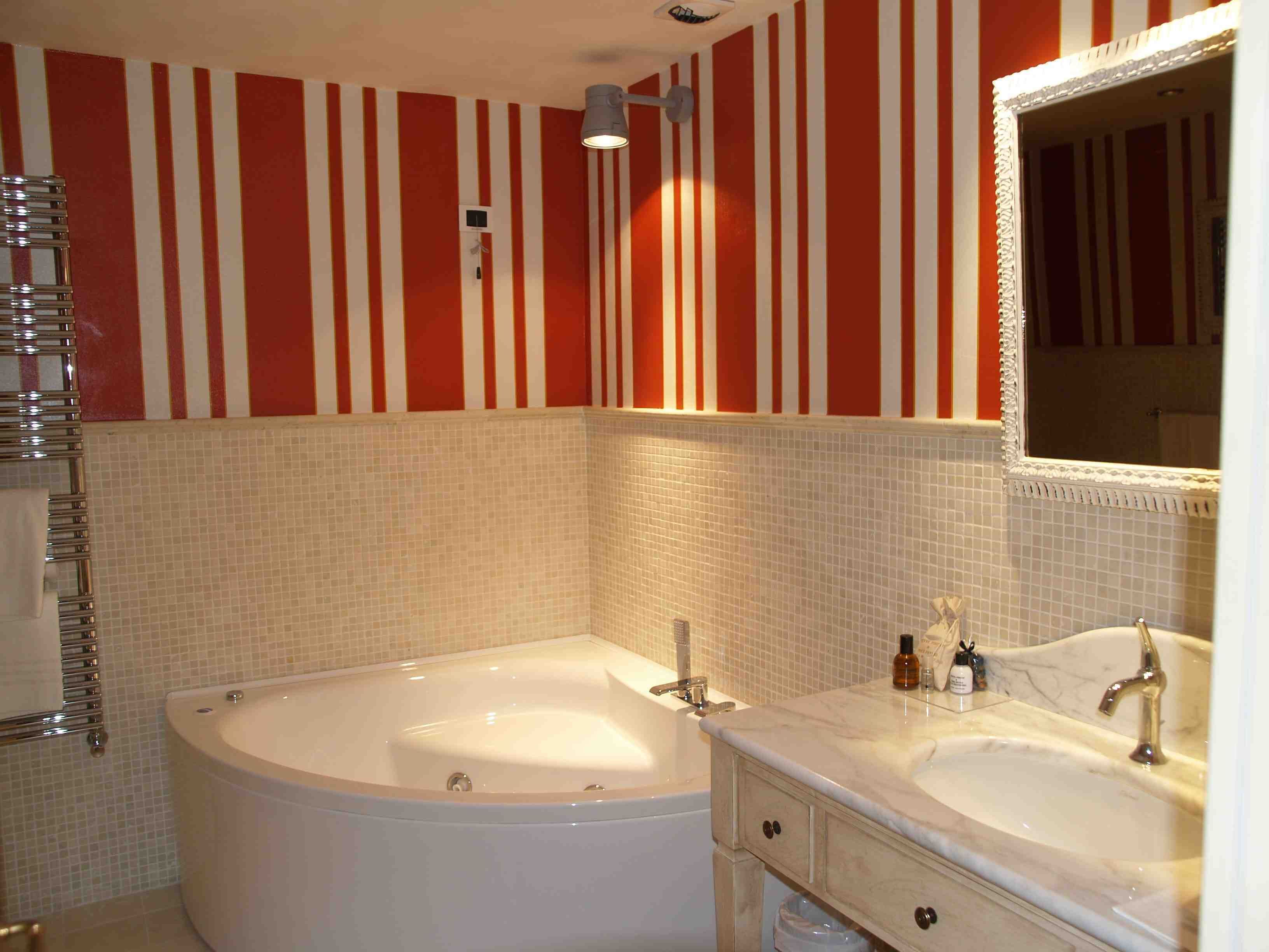 junior suite | bathroom | free toiletries, hair dryer, dressing gowns, slippers