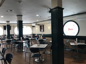 Desayuno continental todos los días (con cargo) 