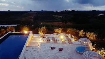 Een seizoensgebonden buitenzwembad