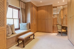 7 bedrooms, premium bedding, in-room safe, desk