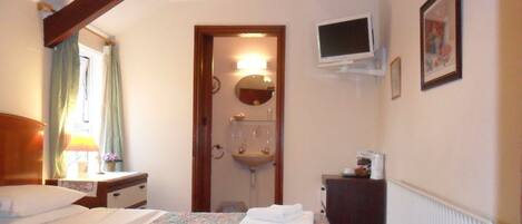 Wifi gratis y ropa de cama