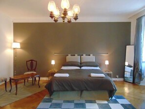 Chambre Double ou avec lits jumeaux | Minibar, bureau, chambres insonorisées, fer et planche à repasser