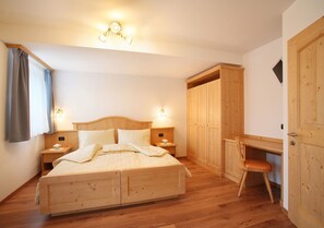 Comfort Double Room | 1 bedroom, premium bedding, in-room safe, desk - Pra Fiorì (Mazzin)