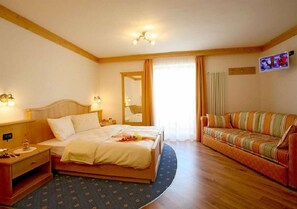 Quadruple Room | 1 bedroom, premium bedding, in-room safe, desk - Pra Fiorì (Mazzin)