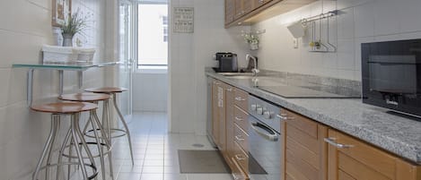 Apartment, 2 Bedrooms | Private kitchen | Fridge, microwave, oven, stovetop