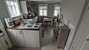 Ferienhütte | Eigene Küche | Kühlschrank, Herdplatte, Wasserkocher mit Kaffee-/Teezubehör