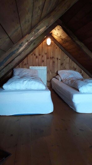 Ferienhütte | Verdunkelungsvorhänge, kostenloses WLAN, Bettwäsche