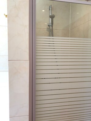 Family Condo, 2 Bedrooms, Ground Floor (2) | Bathroom | Shower, hair dryer, towels