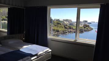 Business Double Room, 1 Queen Bed, Sea View | In-room safe, individually decorated, desk, laptop workspace