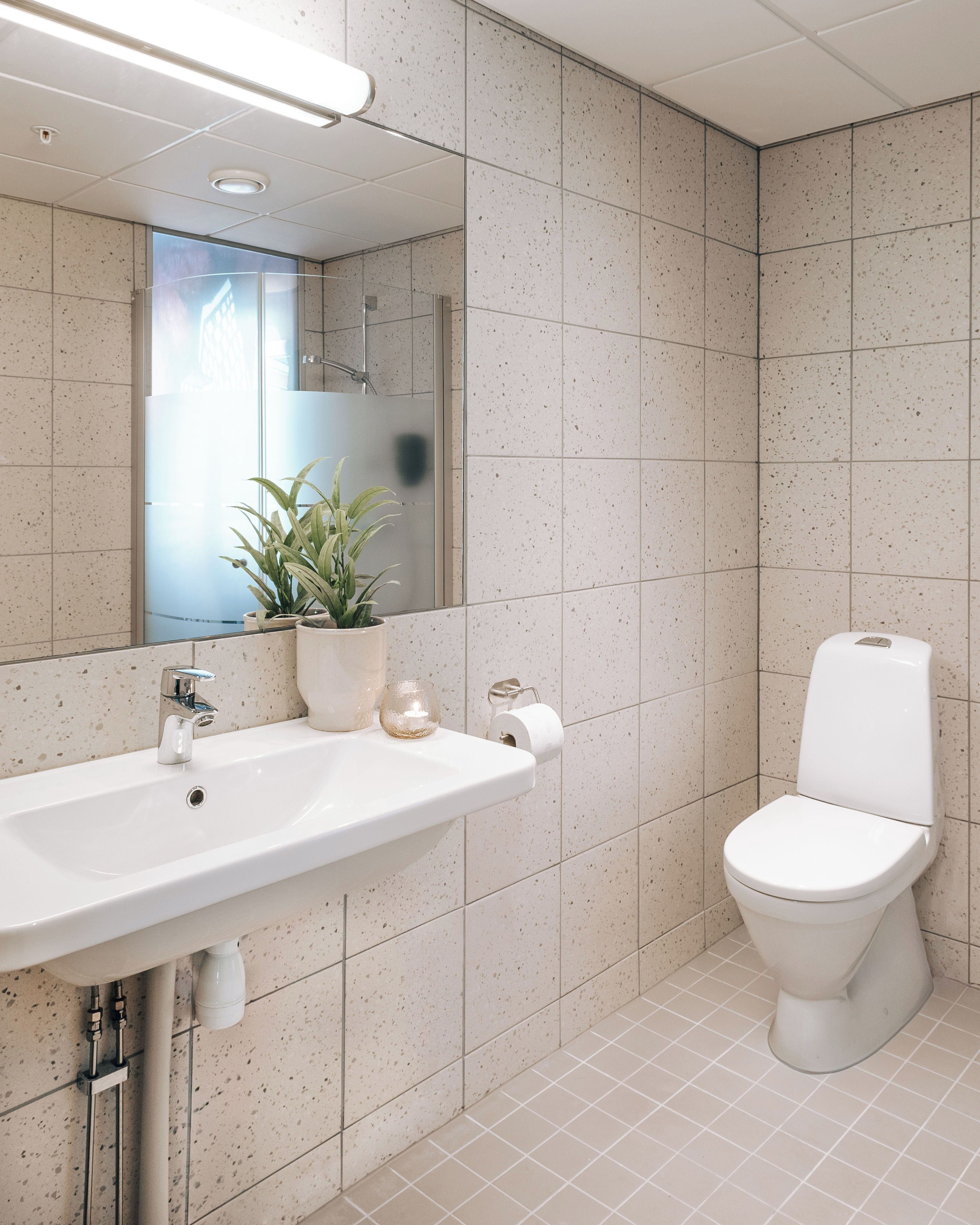 classic double or twin room, sea view | bathroom | shower, free toiletries, hair dryer, towels