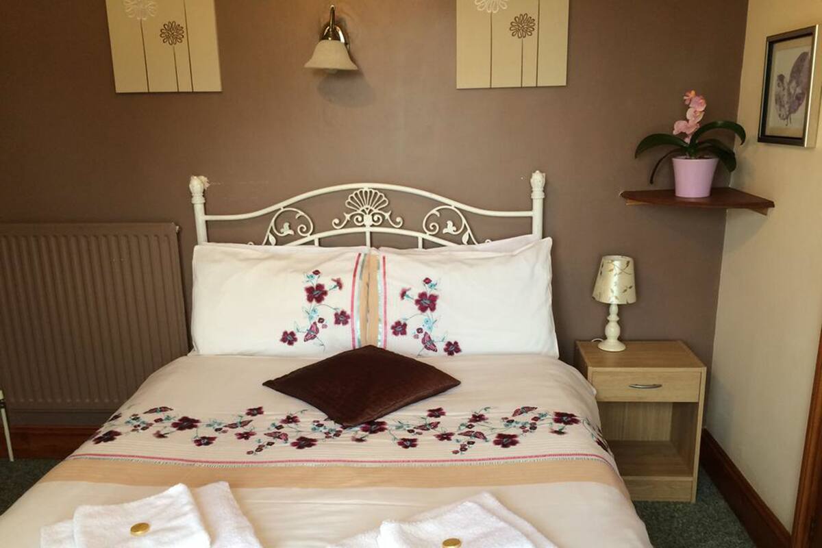 Tweepersoonskamer | Een strijkplank/strijkijzer, gratis wifi, beddengoed