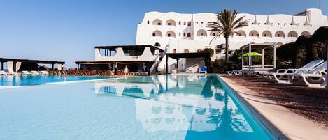 2 piscinas al aire libre, sillones reclinables de piscina