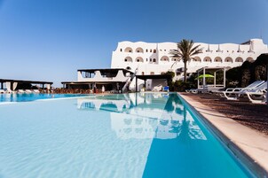 2 piscinas al aire libre, sillones reclinables de piscina