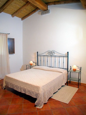 Standard Double Room | Premium bedding, in-room safe, rollaway beds, bed sheets - Agriturismo Li Scopi (San Teodoro)