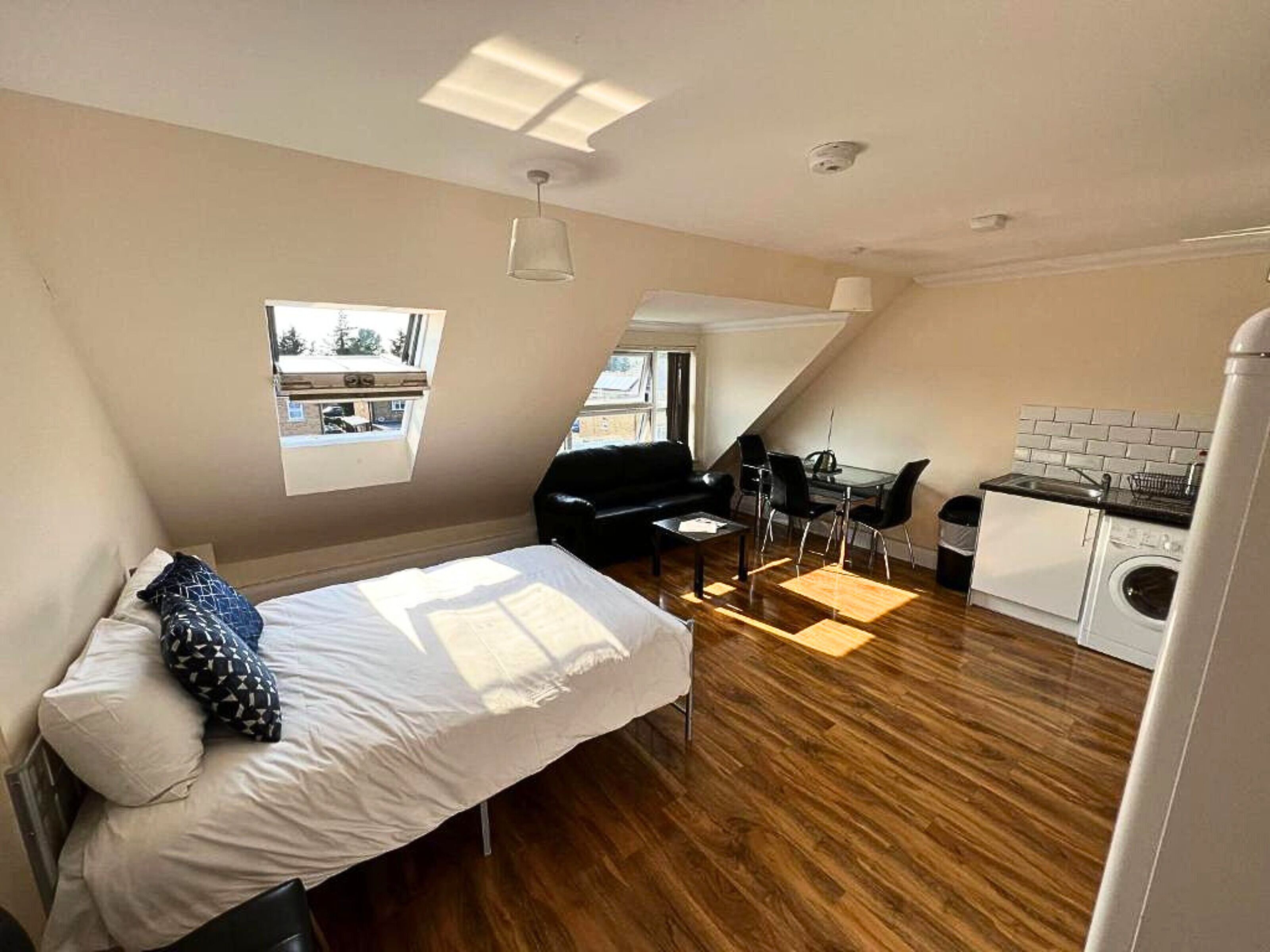 Deluxe Double Room | Iron/ironing board, free WiFi, bed sheets