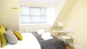 Iron/ironing board, free WiFi, bed sheets - RC Airport Rooms (Staines)