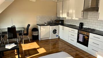 Deluxe Double Room | Iron/ironing board, free WiFi, bed sheets