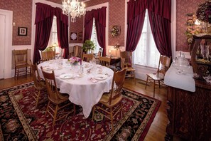 Petit déjeuner complet compris tous les jours