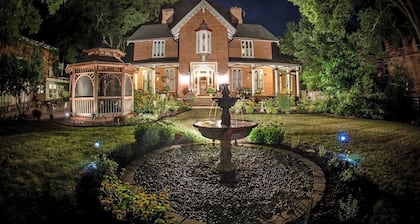 The Steamboat House Bed & Breakfast