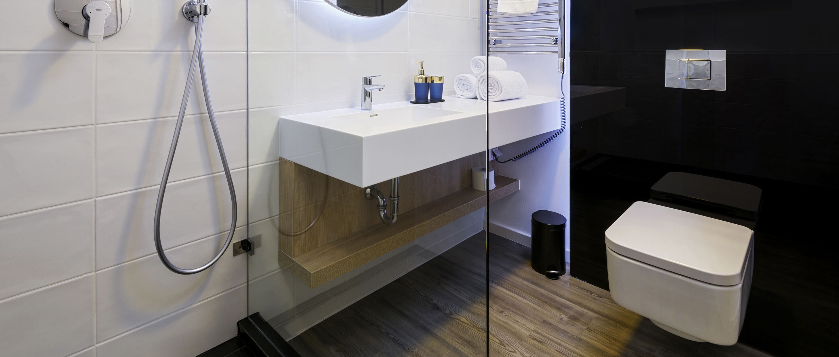 grand double room, 1 king bed | bathroom | shower, free toiletries, hair dryer, towels