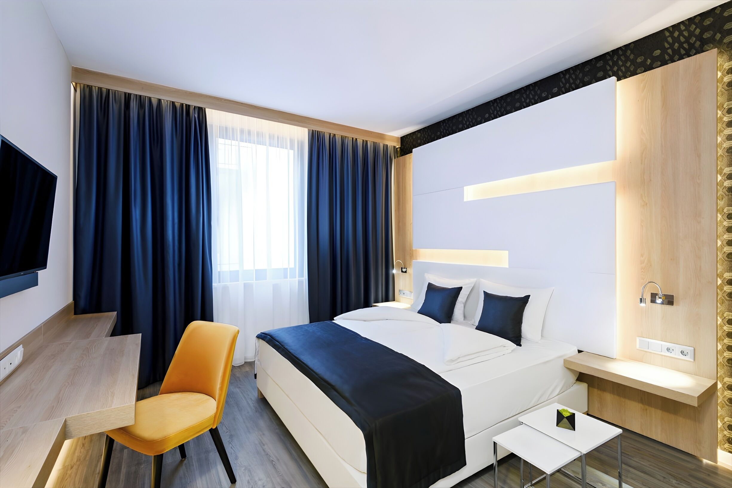 Superior Double Room, 1 Queen Bed | Premium bedding, in-room safe, desk, soundproofing