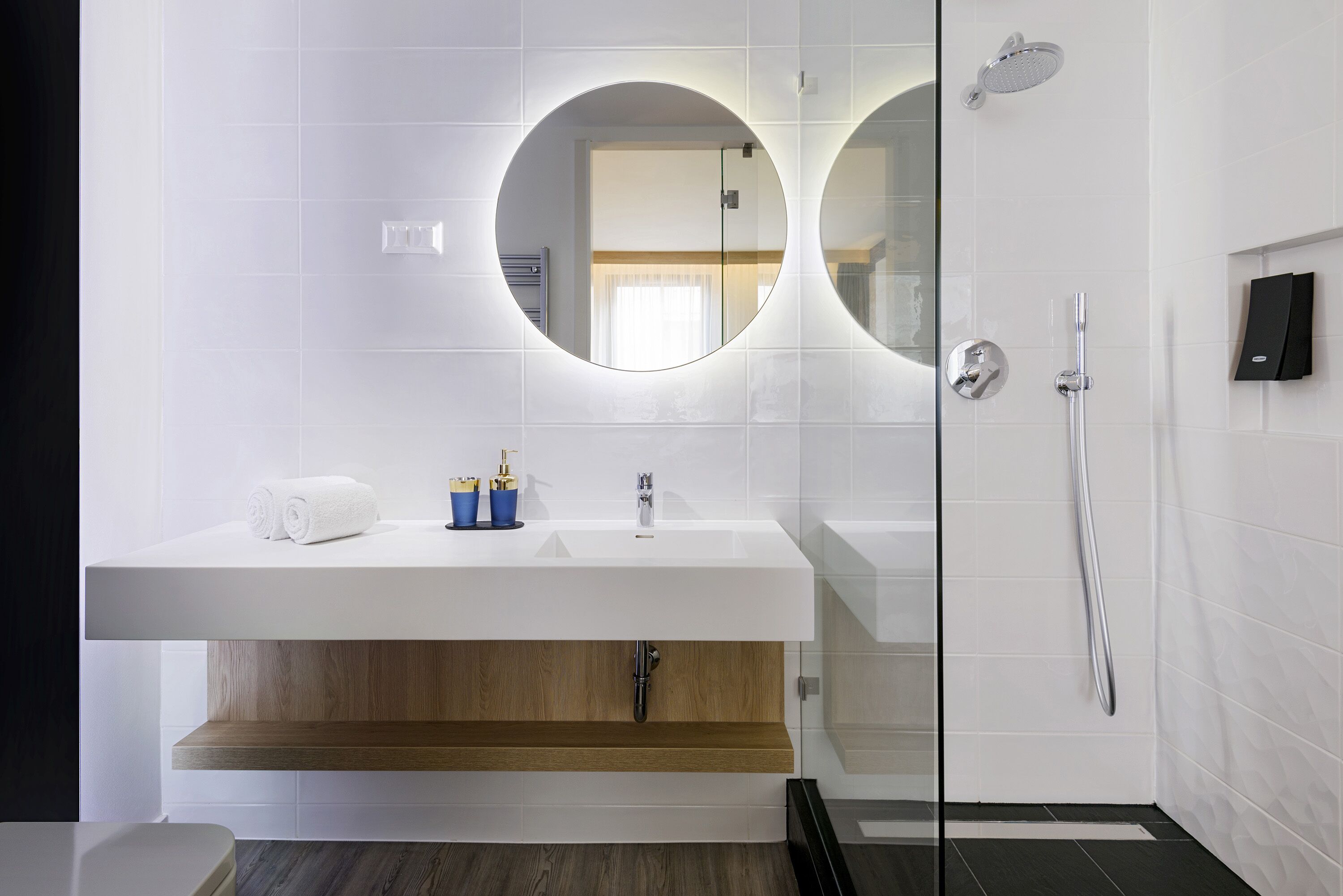 deluxe double room, 1 king bed | bathroom | shower, free toiletries, hair dryer, towels