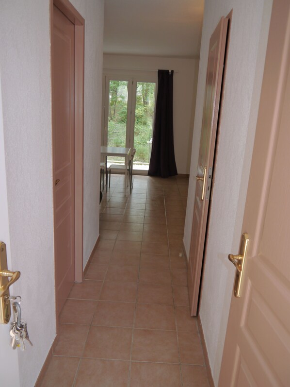 Apartment, Terrace | 1 bedroom, individually decorated, individually furnished, bed sheets - Les Villagines Appart'Hôtel - Rousset (Rousset)