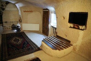 房內夾萬、隔音、免費 Wi-Fi、床單