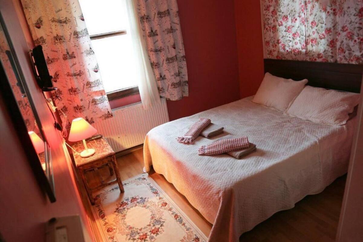 In-room safe, soundproofing, WiFi (free), bed sheets