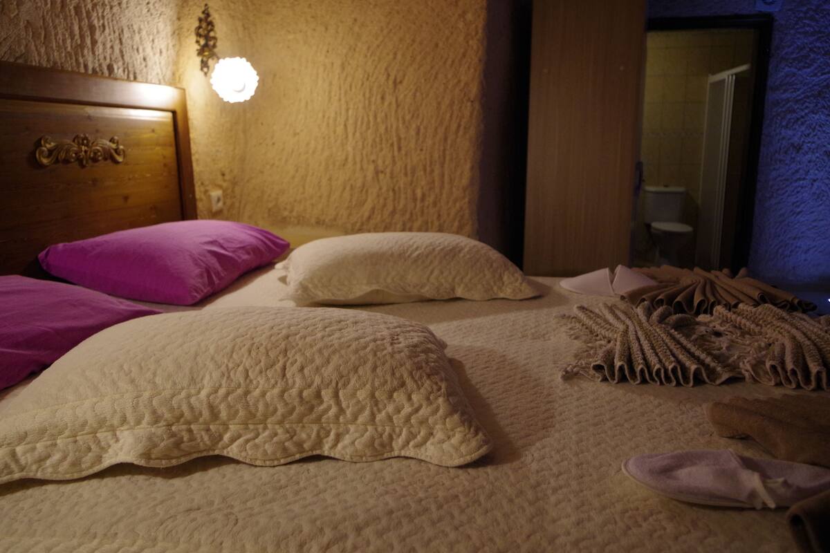 Executive Suite | In-room safe, soundproofing, WiFi (free), bed sheets