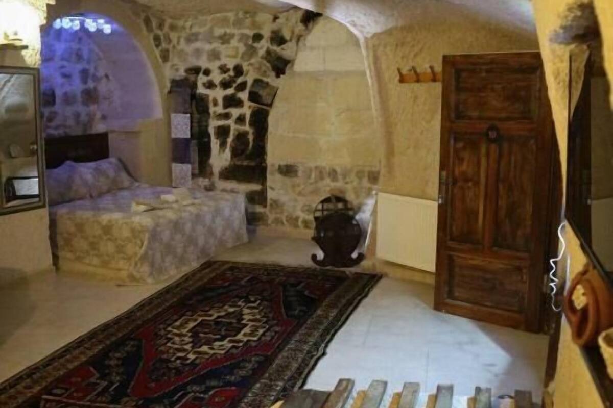 Deluxe Room | In-room safe, soundproofing, WiFi (free), bed sheets