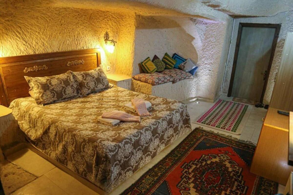 In-room safe, soundproofing, WiFi (free), bed sheets